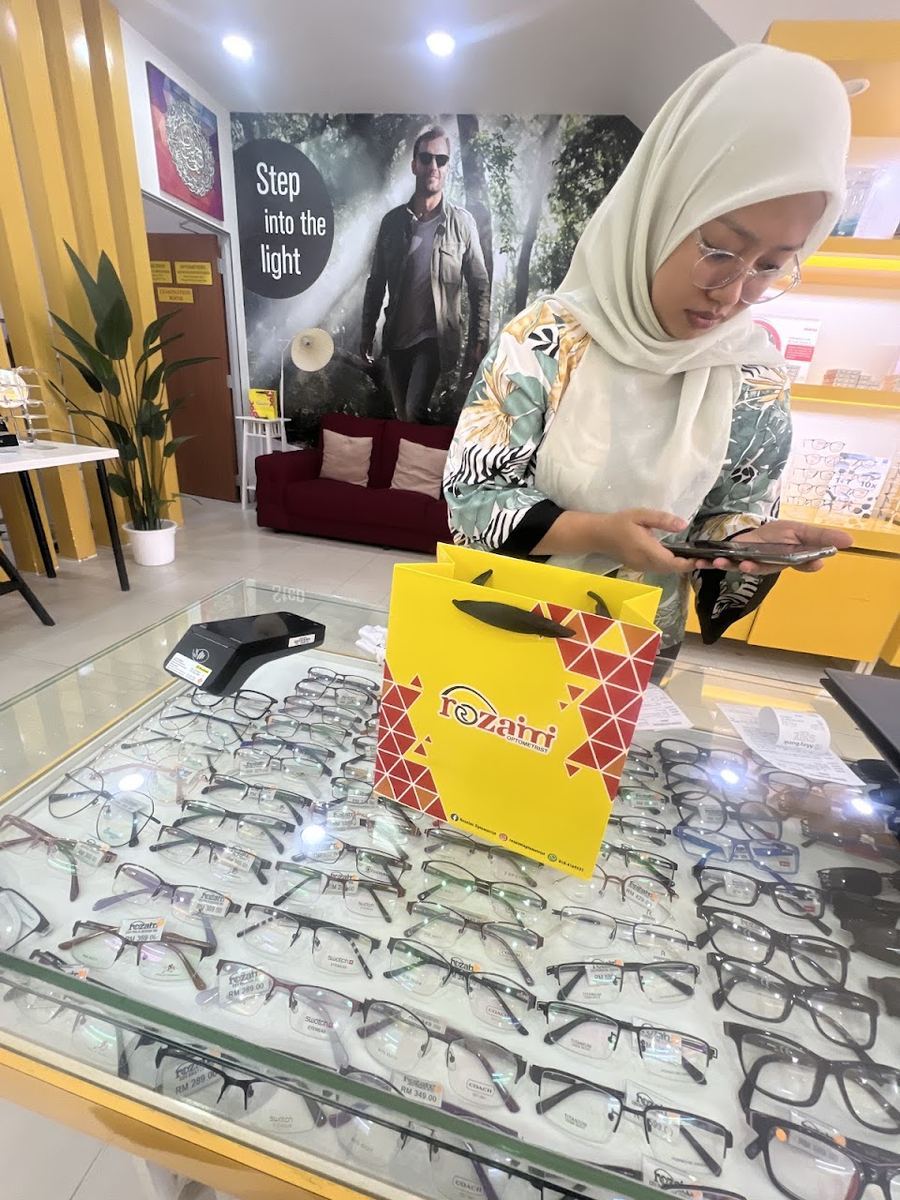 Photo of Rozaimi Optometrist — optical shop in Bangi, by putra daniel · Google